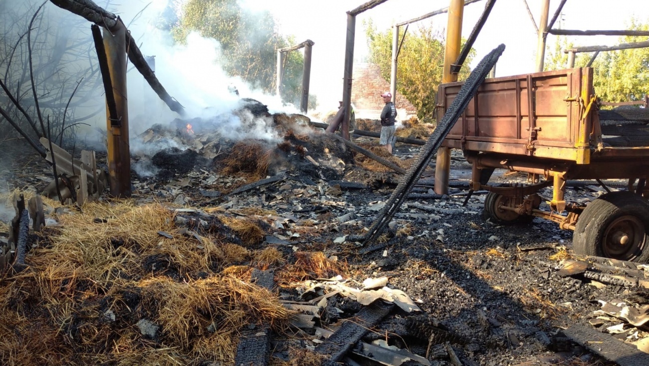 В Горномарийском районе огонь уничтожил корм для животных