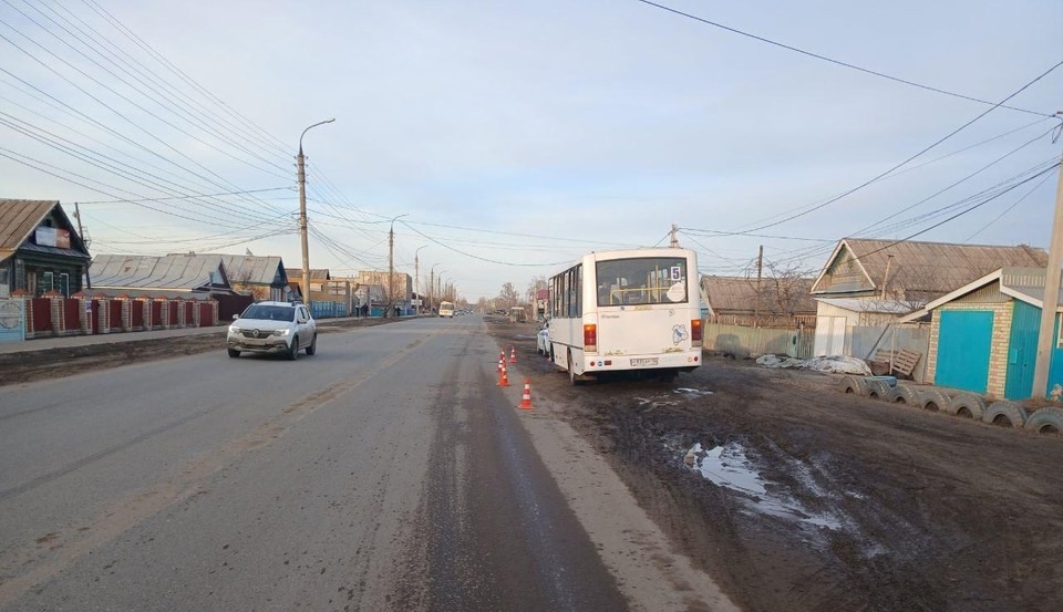 В Волжске в салоне пассажирского автобуса упала женщина