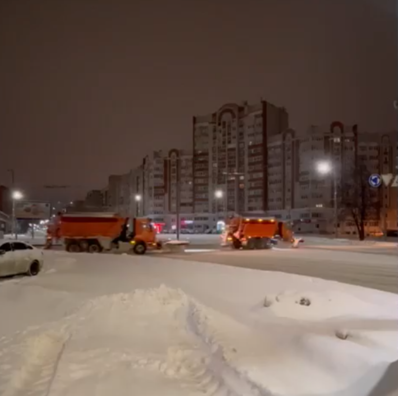 Почему снегоуборочая техника идёт в Йошкар-Оле колонной