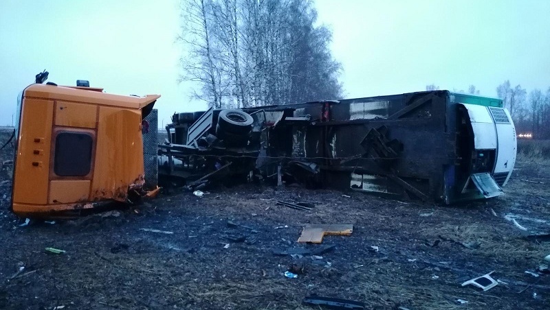 На трассе «Вятка» грузовик Renault перевернулся в кювет