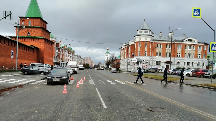 Сотрудники ГИБДД ищут очевидцев ДТП, в котором пострадала 73-летняя женщина