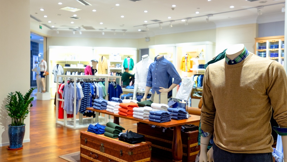 В магазинах  активно поднимают цены на товар из старых партий