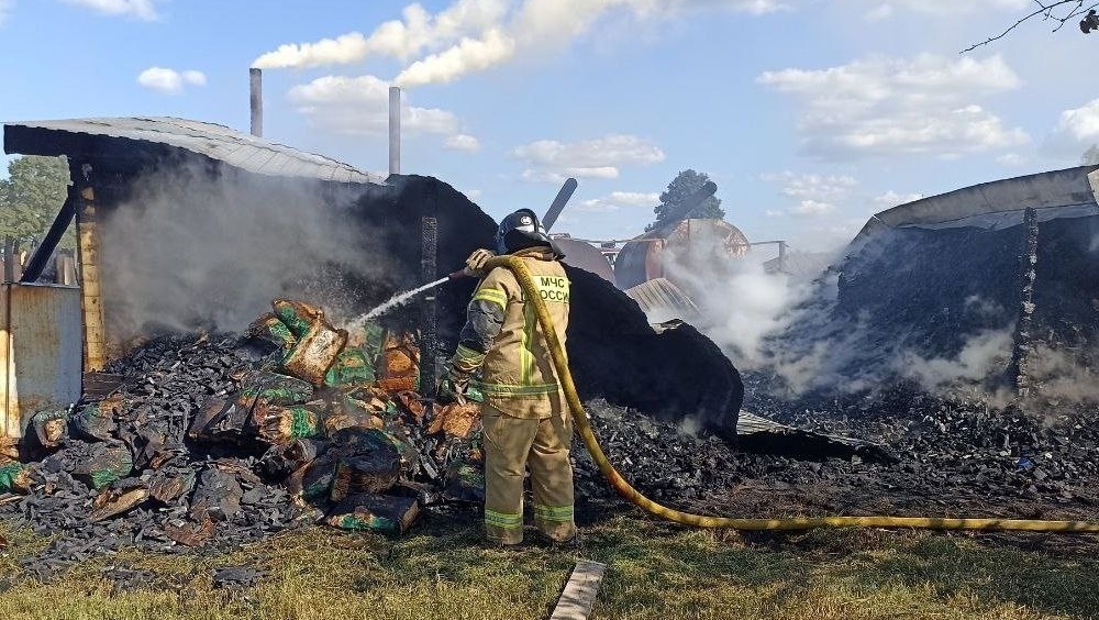 В деревне Козьмодемьянск в Советском районе сгорел склад с углём