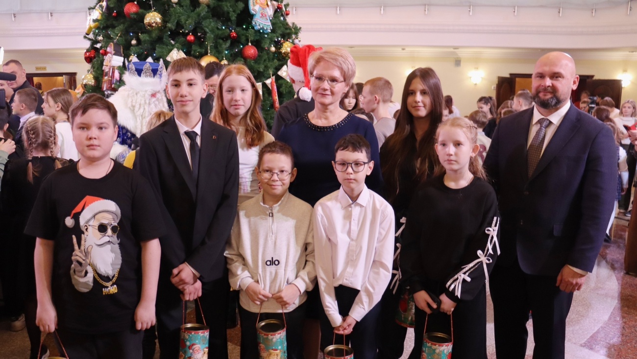 Ветеран СВО поздравил ребят на Новогодней Ёлке главы Марий Эл