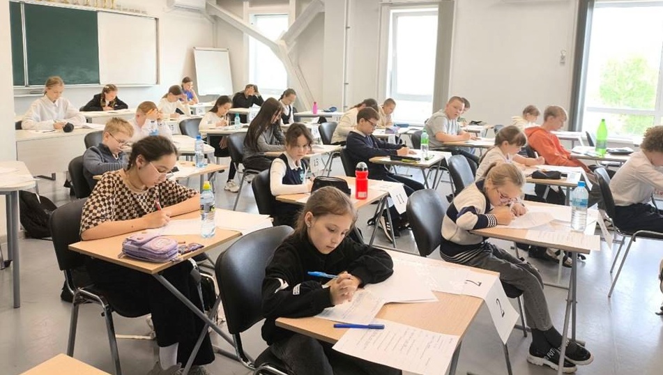 Школьники Марий Эл приняли участие в олимпиаде по русскому языку «Алые паруса»