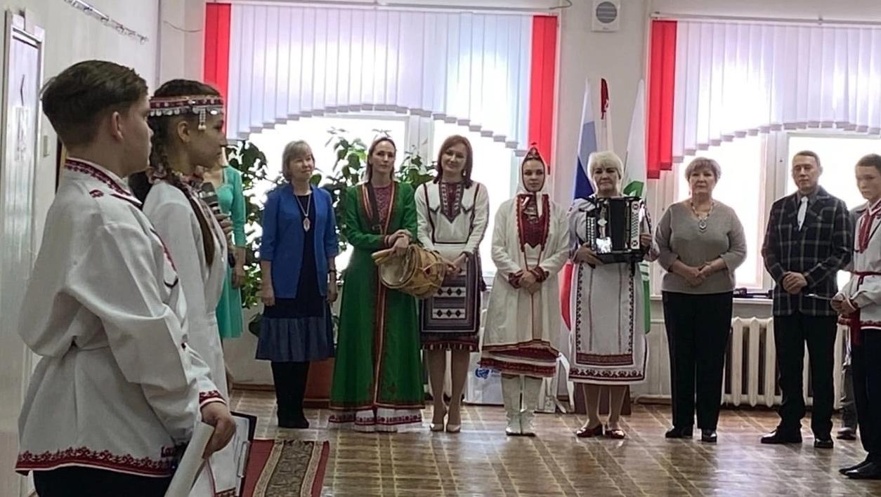 В Сернурской школе открыли зал марийской культуры