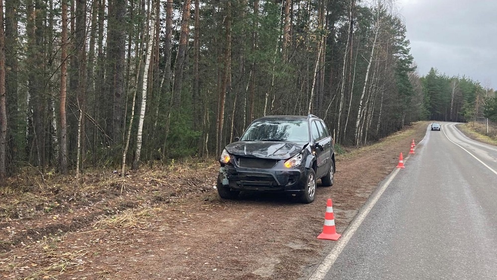 В Звениговском районе 75-летний водитель Chery вылетел в кювет