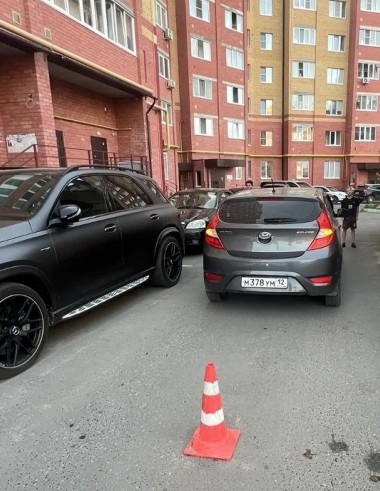 В Йошкар-Оле во дворе дома по улице Красноармейской сбили девочку
