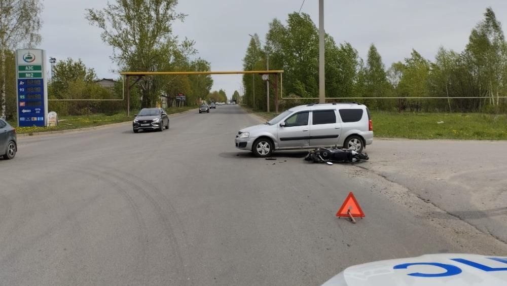В Йошкар-Оле мопед оказался под колёсами автомашины