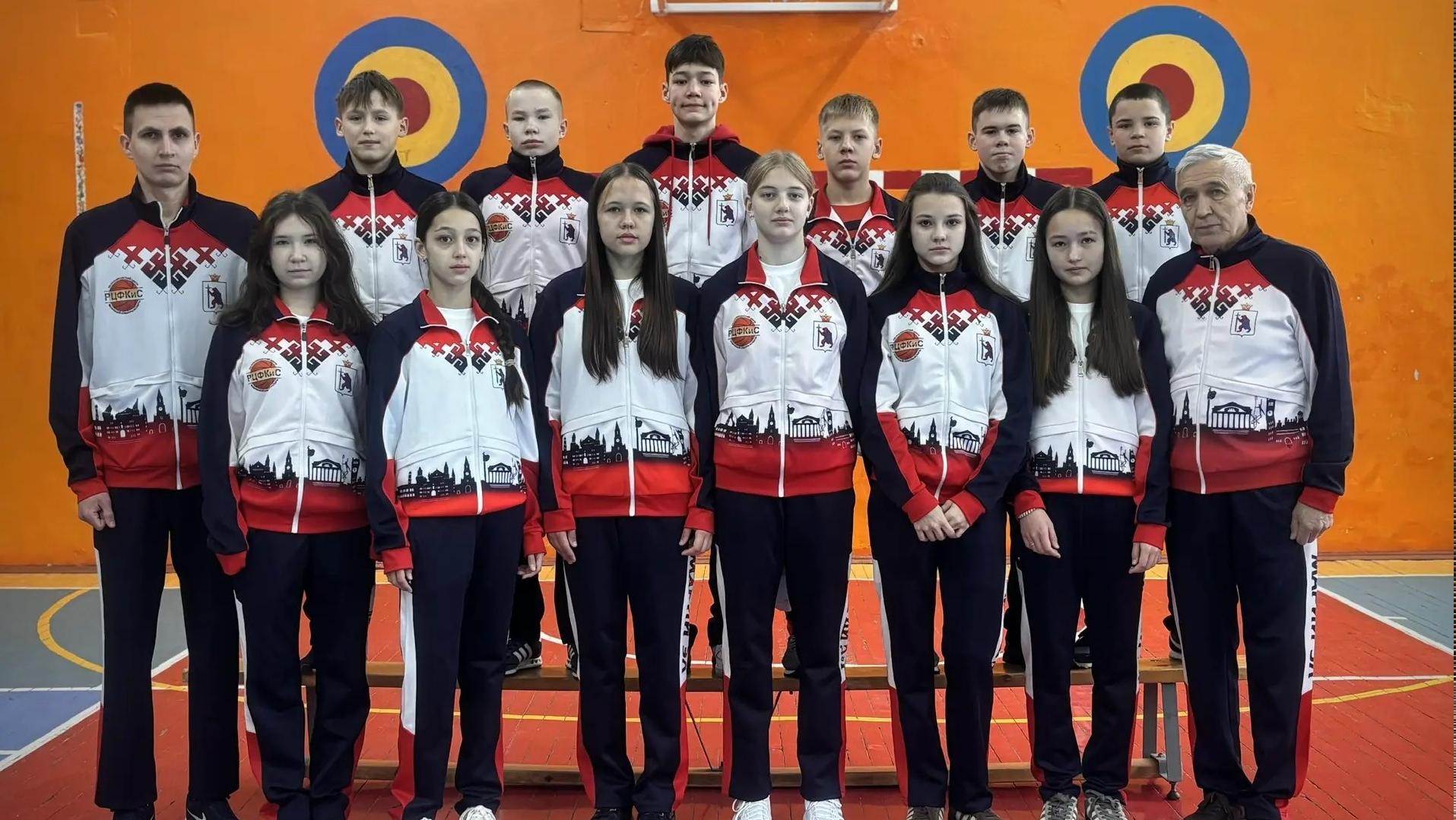 Школьники из Йошкар-Олы отправились на спортивные игры в «Смену»