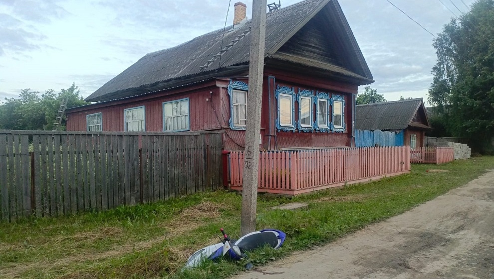 В Килемарском районе скутерист врезался в опору ЛЭП