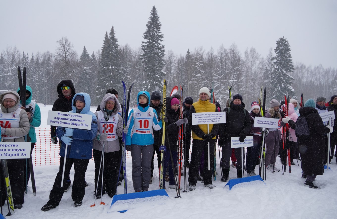 Госслужащие Марий Эл поборолись за победу на лыжных гонках