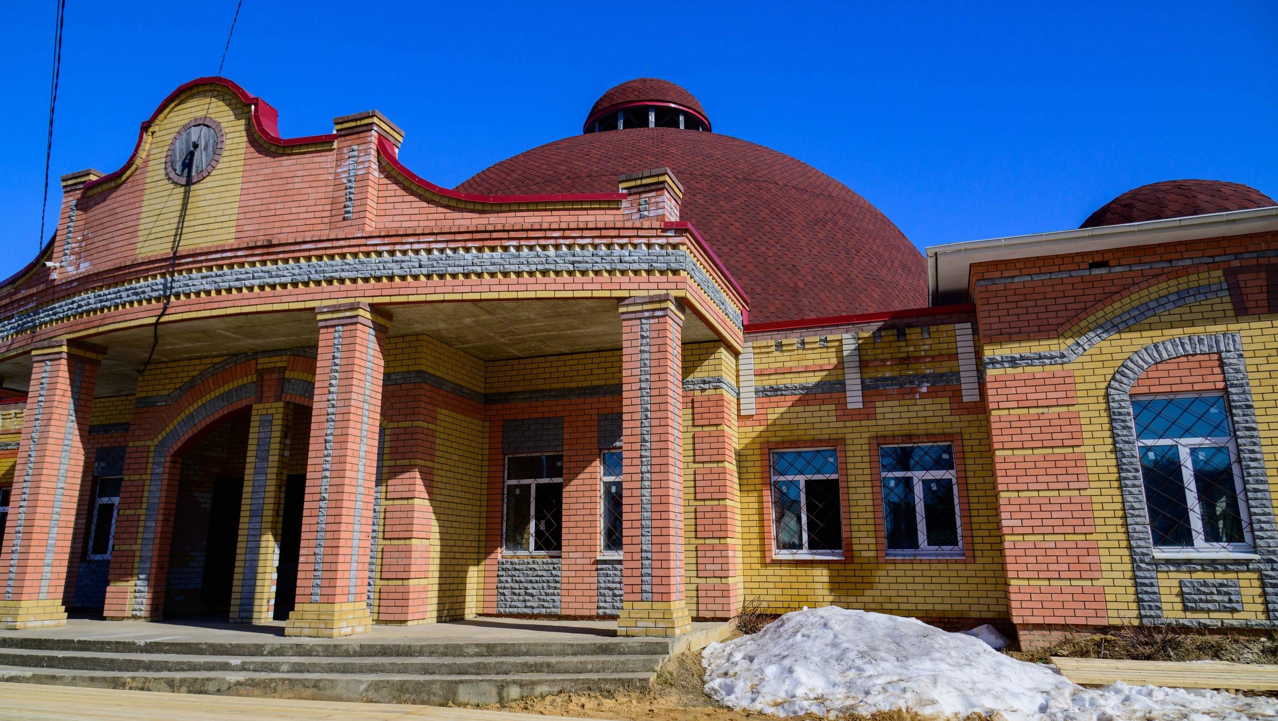 Бывший цирковой манеж посёлка Медведево перестраивают под ДШИ