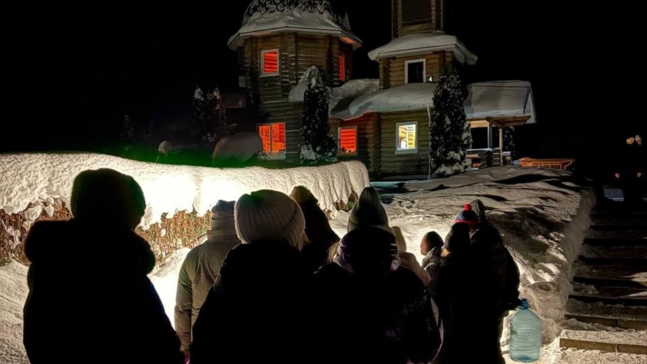 Возле купели в Советском районе верующих угощали горячим компотом с баранками