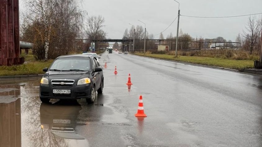 На улице Крылова в Йошкар-Оле под колёса иномарки попала женщина