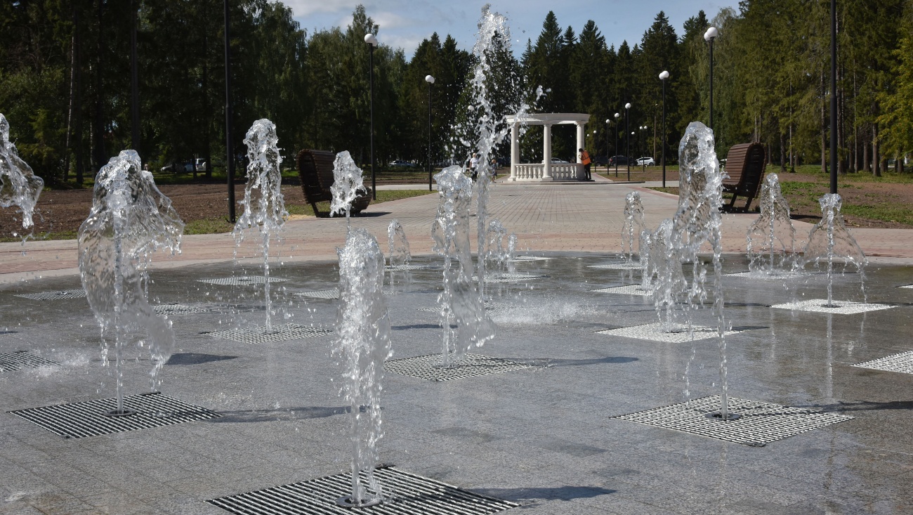 Светодинамический фонтан и ротонда — украшение сквера в посёлке Советский