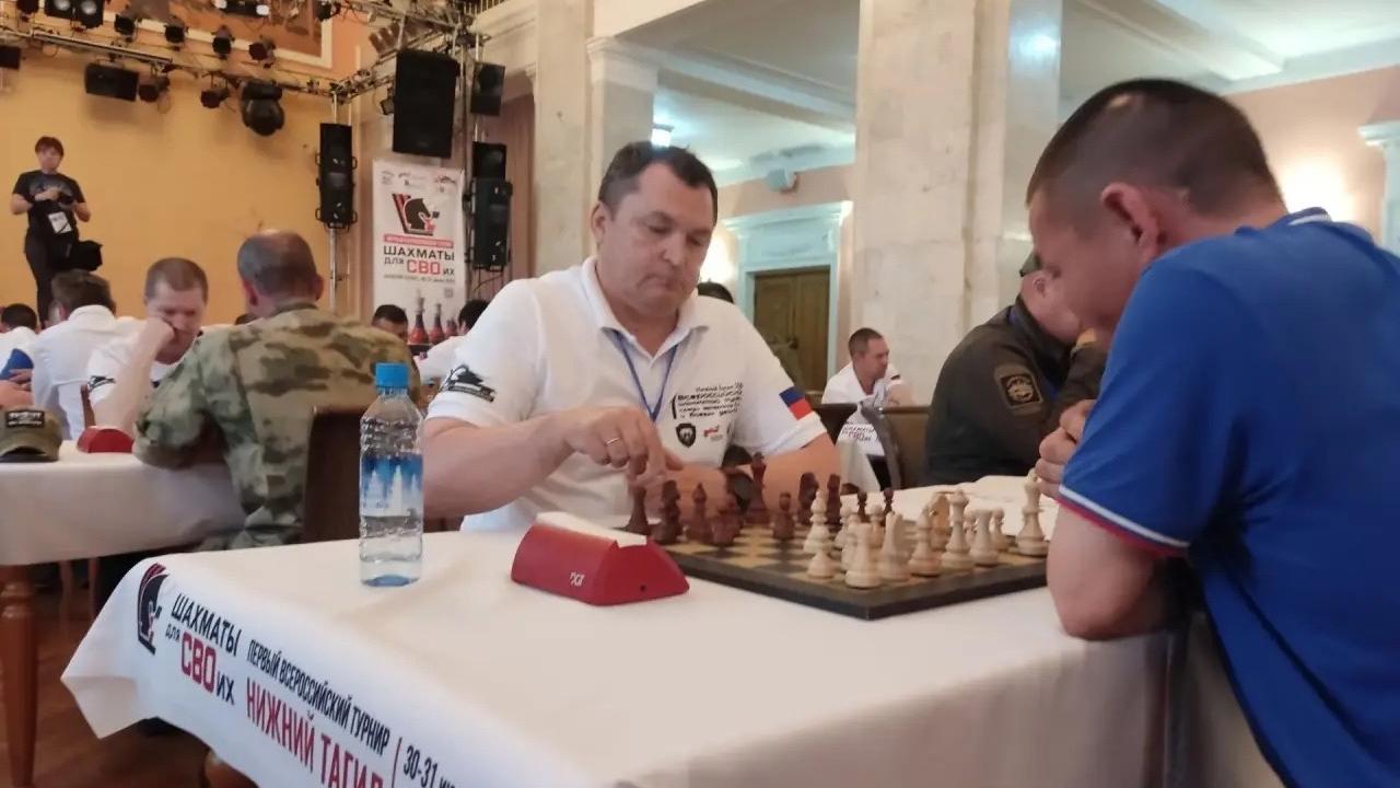 Ветеран СВО из Марий Эл сыграл в шахматы с гроссмейстером Карякиным