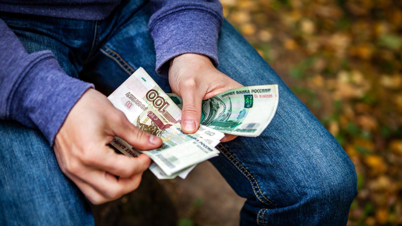 Житель Сернура попытался скрыться с украденными деньгами в Кировской области