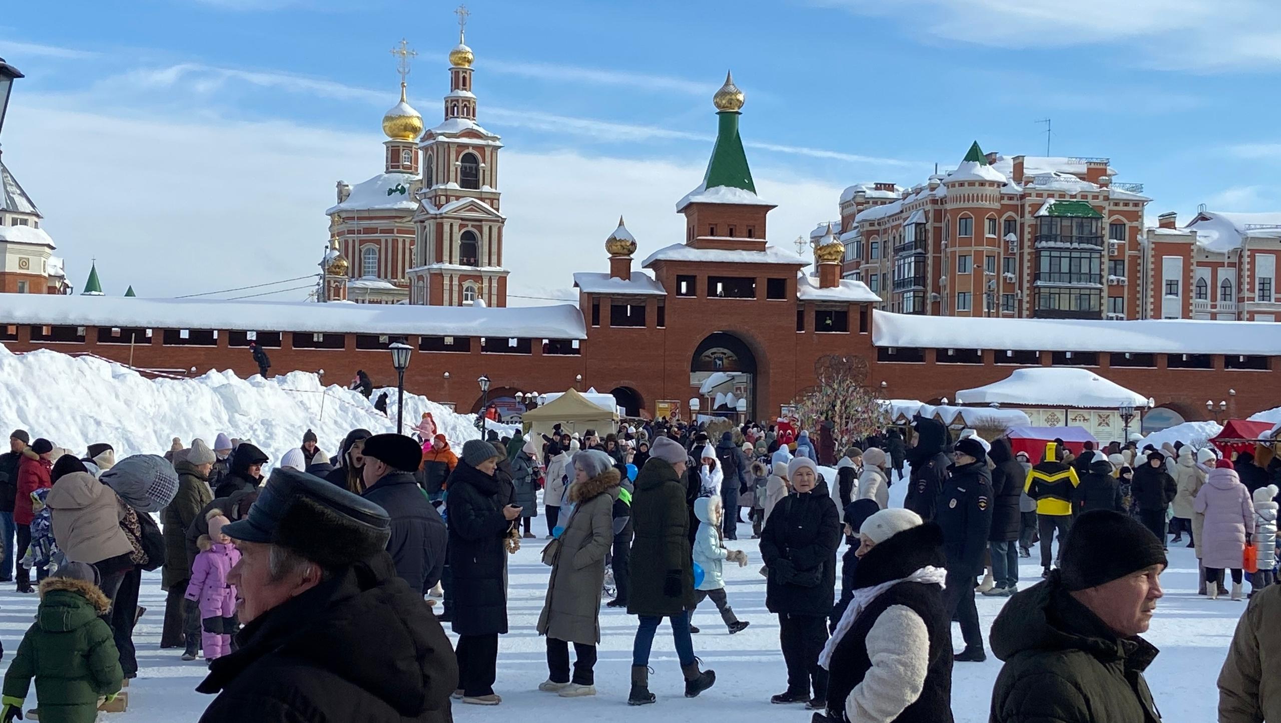 В Царевококшайском Кремле в Йошкар-Оле широко празднуют Масленицу