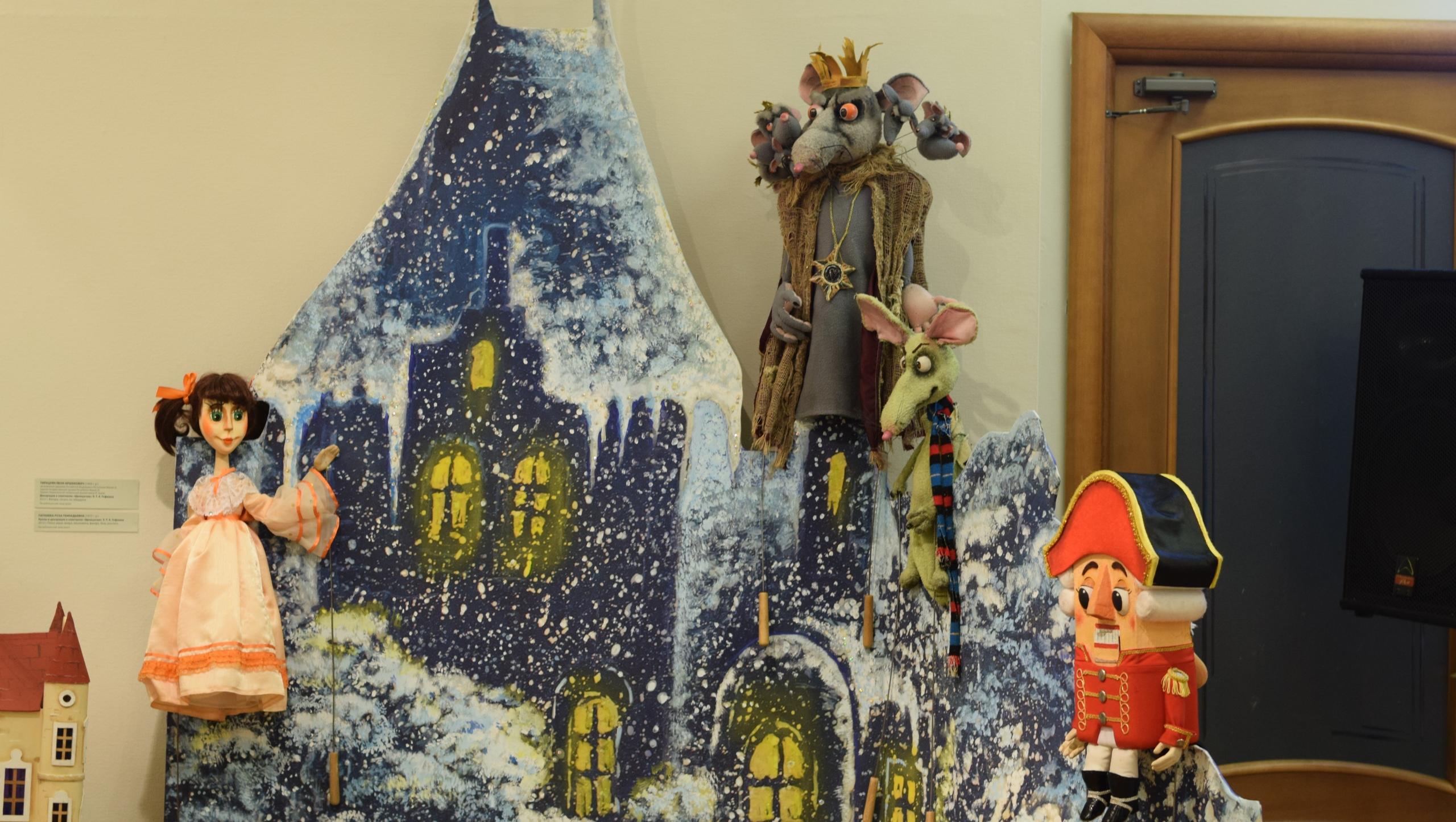 В Национальной галерее собрали декорации и костюмы театров Марий Эл