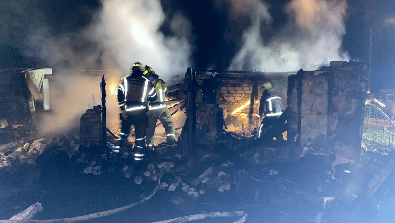 На пожаре в СНТ «Дружба» погиб человек, сгорел садовый домик и машина