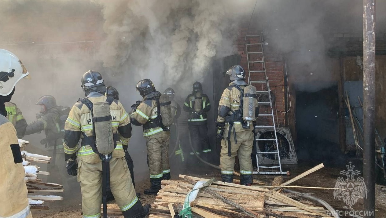 Сильный пожар на одном из предприятий Йошкар-Олы произошёл из-за вентилятора