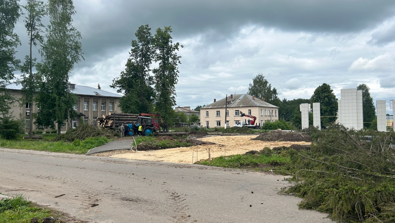 В посёлке Советский благоустраивают сквер