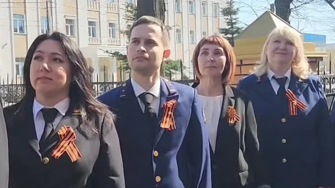 В Йошкар-Оле на здании Верховного суда развевается копия Знамени Победы
