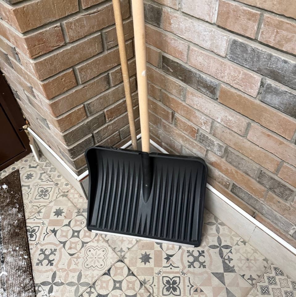 В подъездах Йошкар-Олы появились «дежурные» лопаты