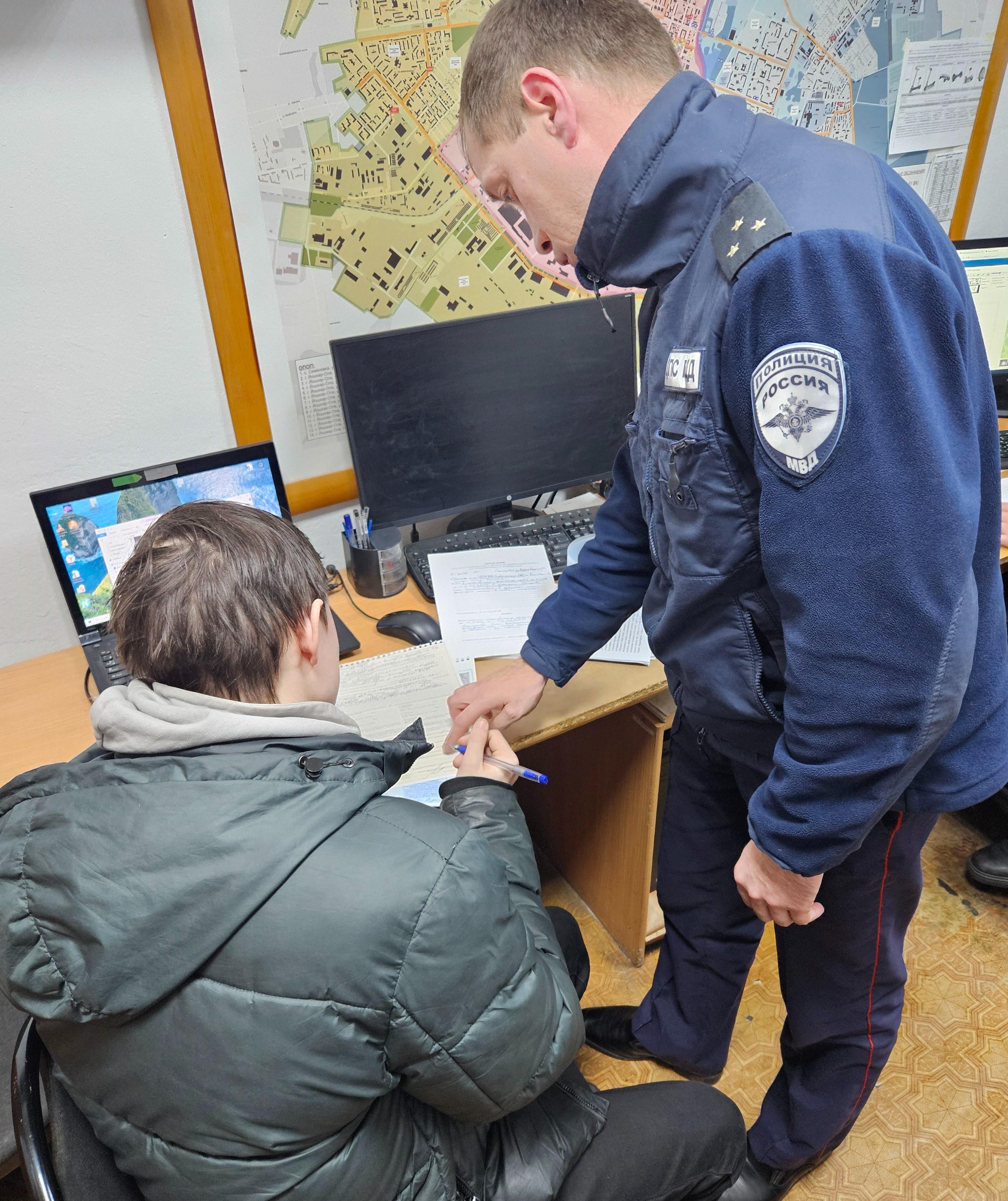 В Йошкар-Оле запускали фейерверки из движущегося автомобиля