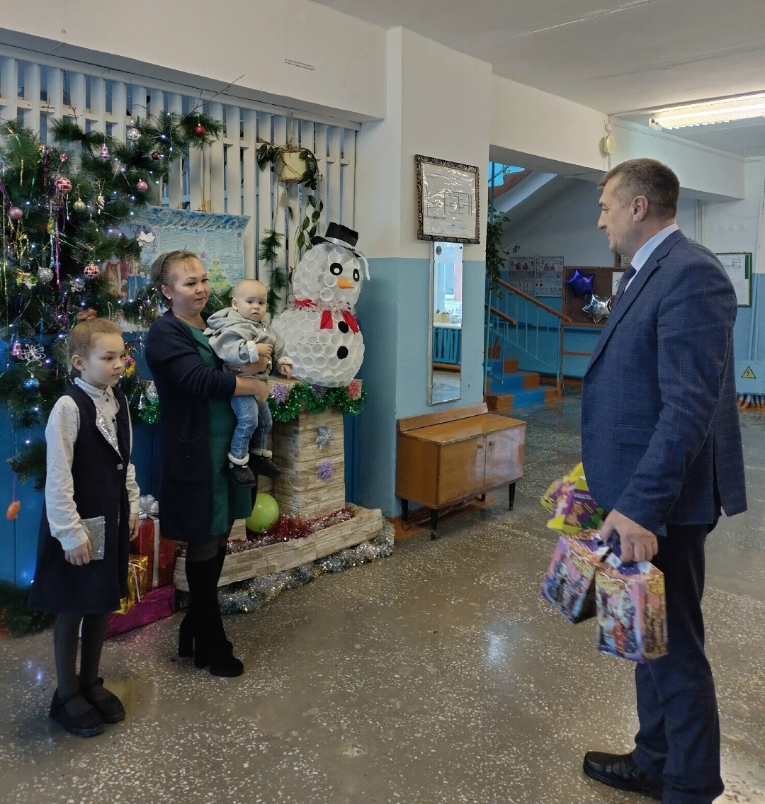 В Куженерском районе многодетным семьям дарят подарки