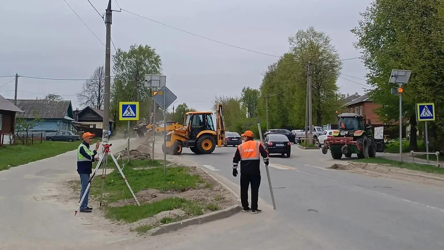 В Козьмодемьянске ремонтируют одну из самых длинных магистралей города
