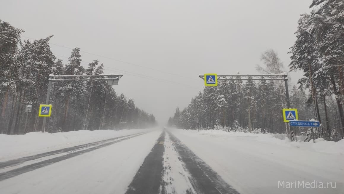 На автодорогах Марий Эл использовали 35 тысяч тонн противогололёдных материалов