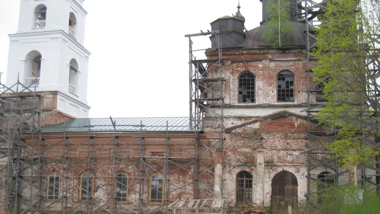 Храм Божьей Матери «Казанская» украшали хрустальные кресты