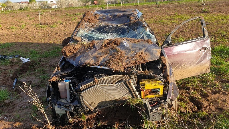 В Горномарийском районе пьяный водитель на иномарке перевернулся в кювет