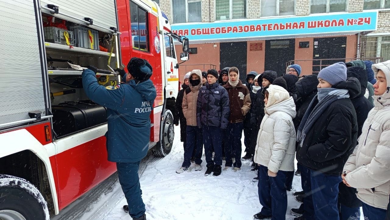 К кадетам школы №24 в Йошкар-Оле приехали пожарные