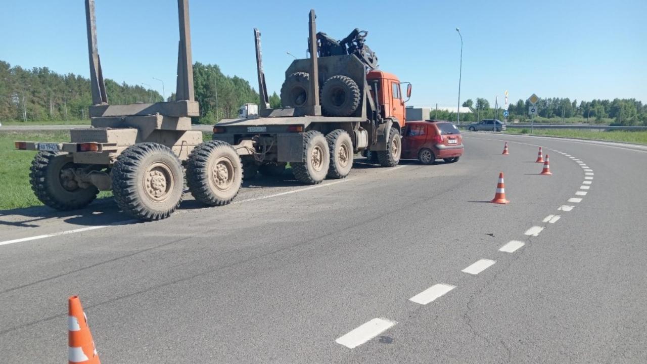 На кольце Казанского тракта автоледи не пропустила грузовик