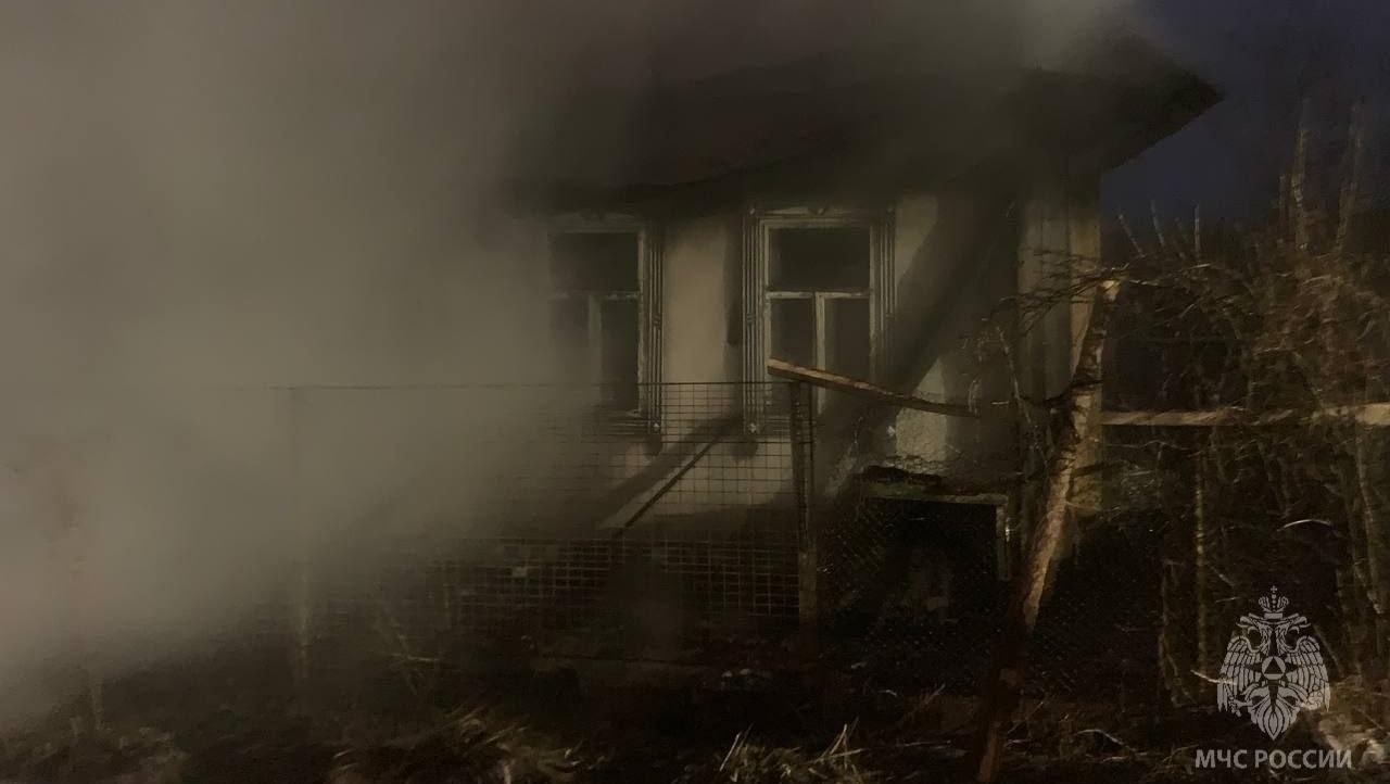 В Йошкар-Оле пожар с бани перекинулся на дом