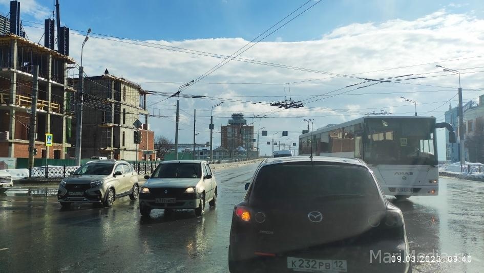 На перекрёстке Ленинского проспекта и К. Маркса не работают светофоры