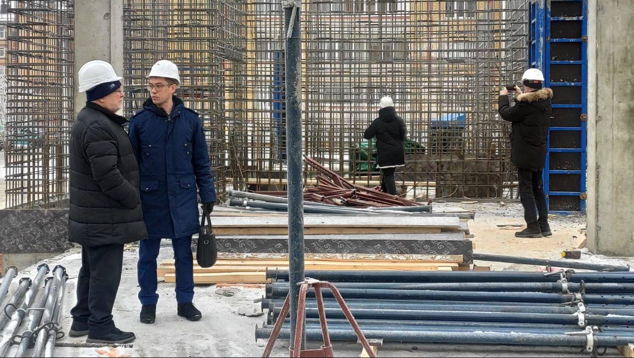 Представители прокуратуры Йошкар-Олы проверили ход строительства детской поликлиники