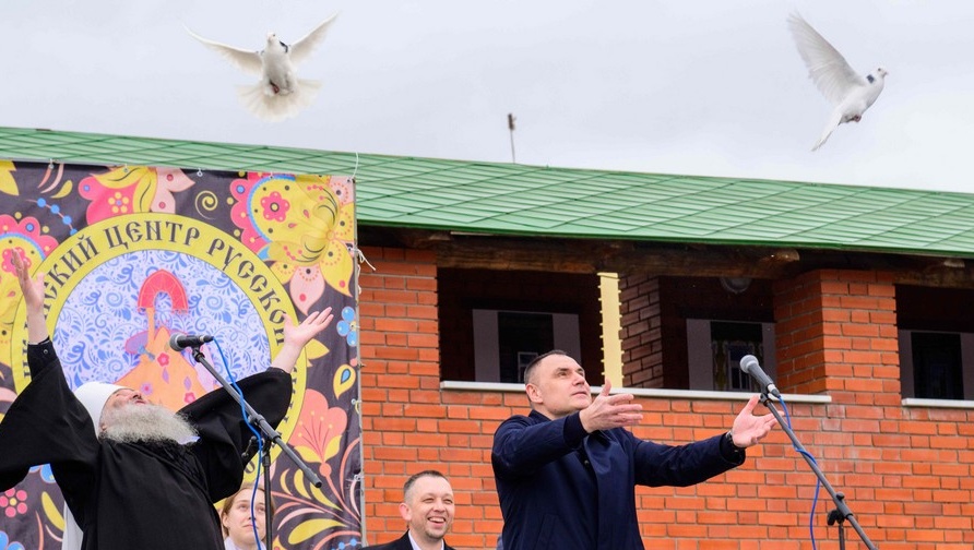 На Пасхальной ярмарке в Йошкар-Оле запустили в небо голубей