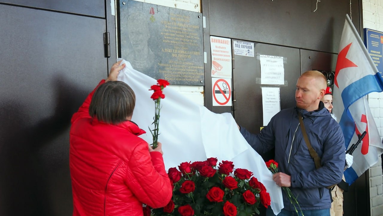 В лицее Волжска открыли мемориальную доску кавалеру ордена Мужества