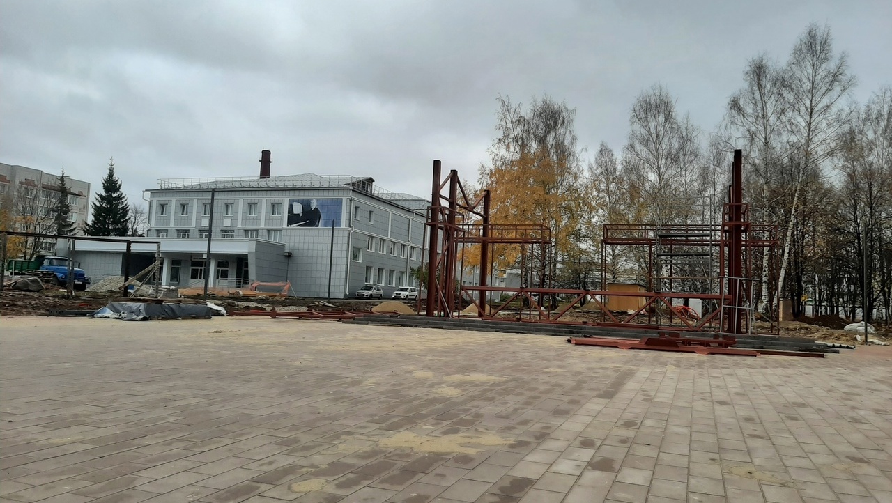 В Козьмодемьянске продолжаются работы в новом сквере у ЦНК