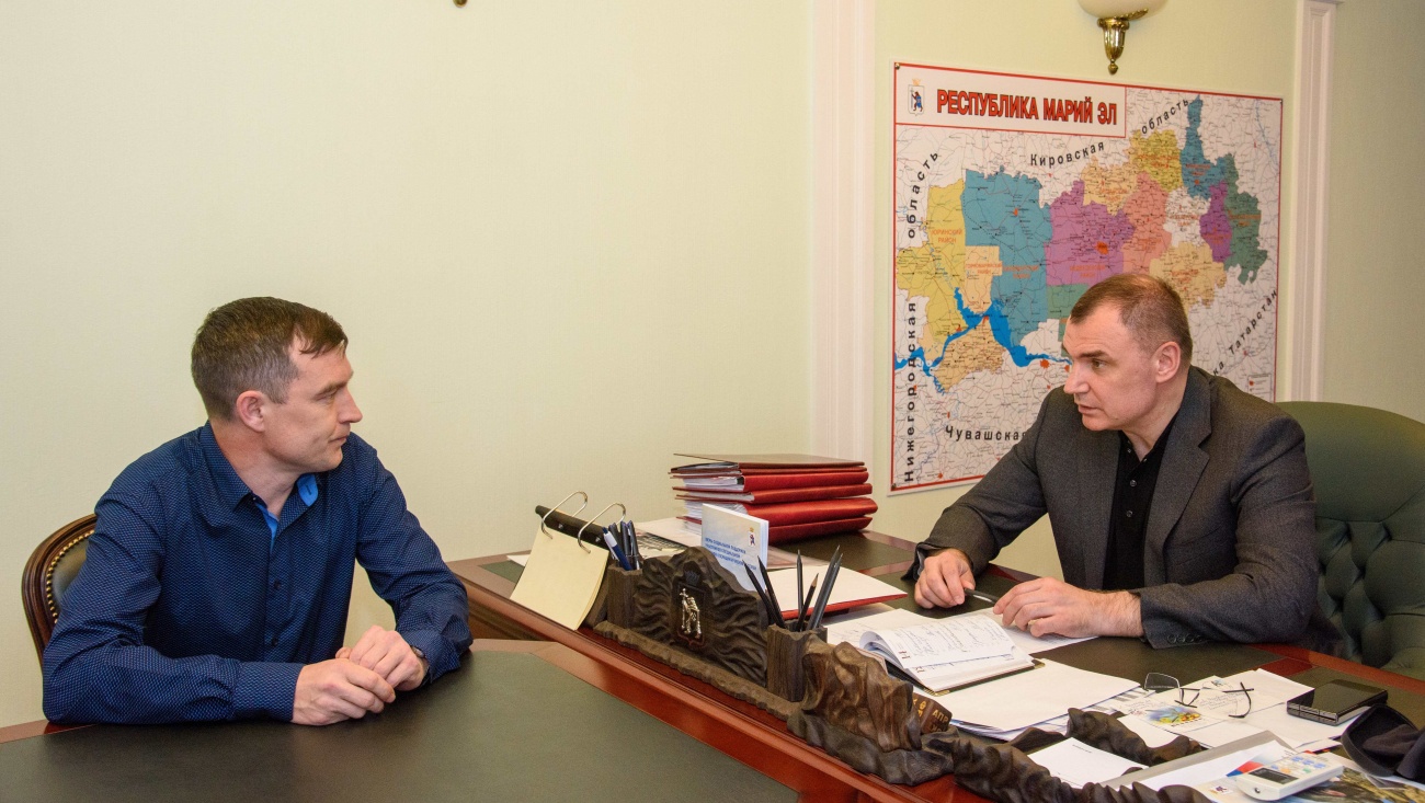 Юрий Зайцев встретился с бойцом из Лисичанска