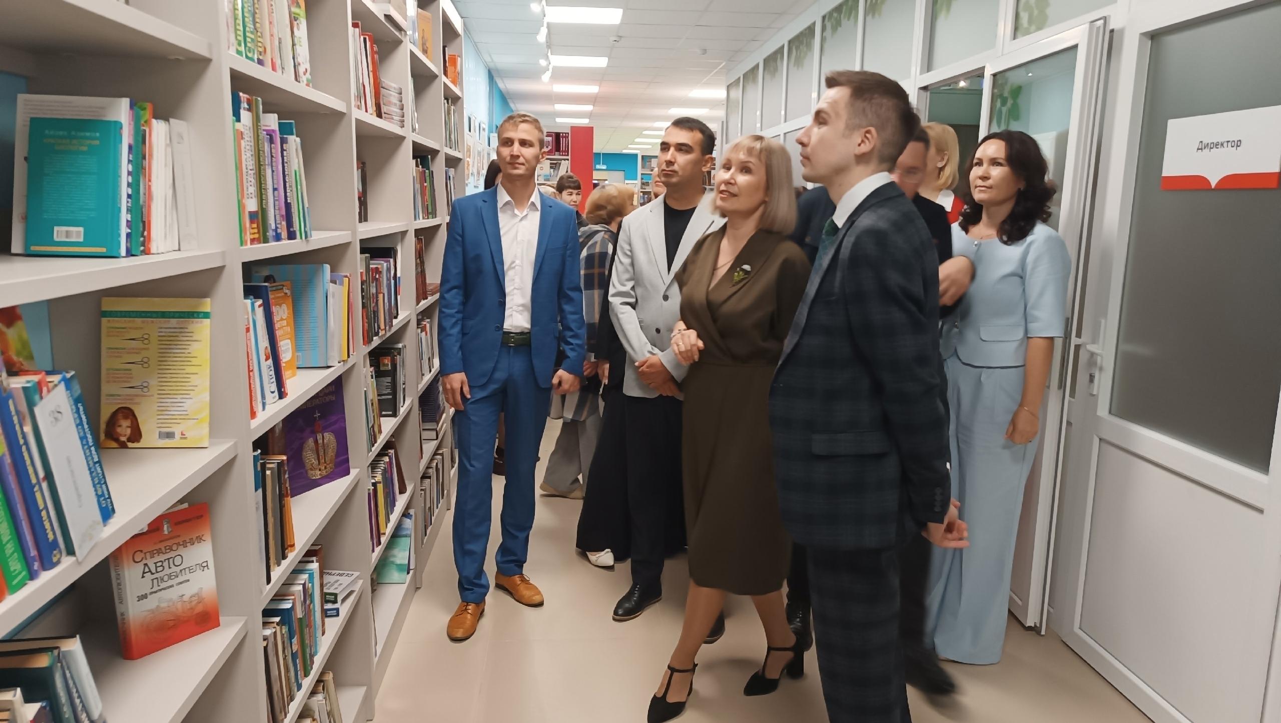 В Помарах открыли первую в Волжском округе библиотеку нового поколения