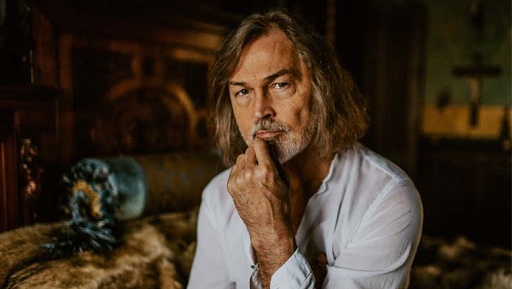 Персональная выставка Никаса Сафронова откроется в Национальной художественной галерее