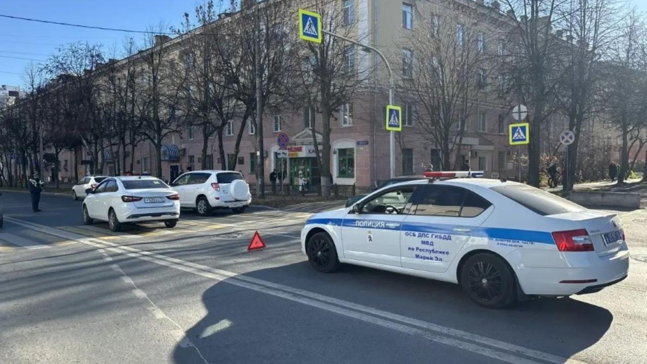 В Йошкар-Оле на пешеходном переходе сбили 19-летнюю девушку