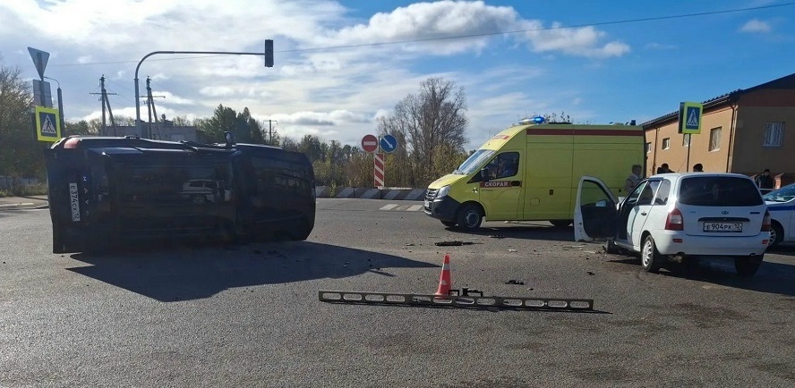 В Йошкар-Оле пьяный водитель на отечественном авто перевернул Haval H3