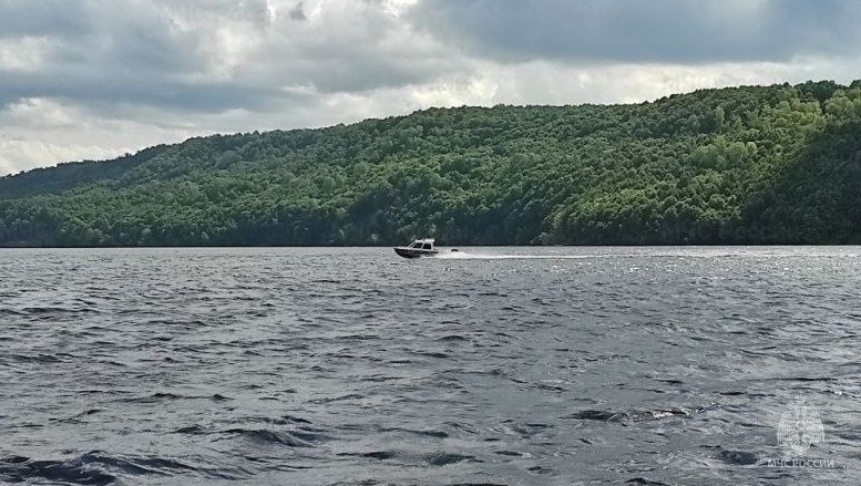 Во время урагана на Волге погиб грудной ребёнок, взрослого и 8-летнего мальчика ищут