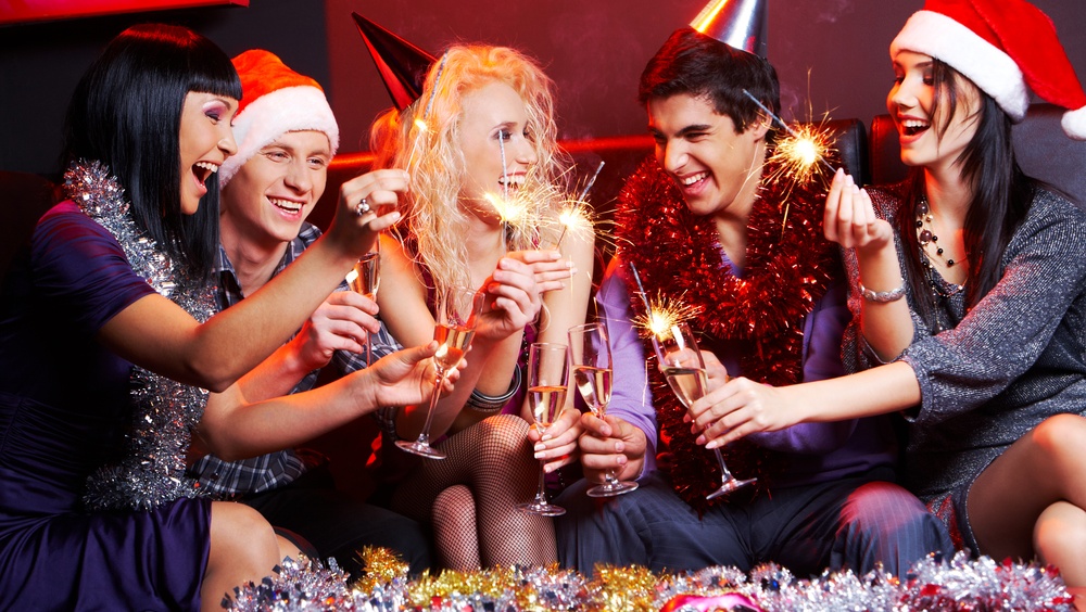 Роспотребнадзор может разрешить проведение новогодних корпоративов